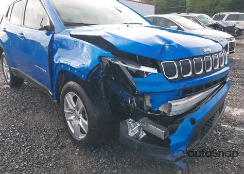 2022 Jeep Compass Latitude 4X4 z USA, uszkodzony, nr VIN 3C4NJDBB1NT164490